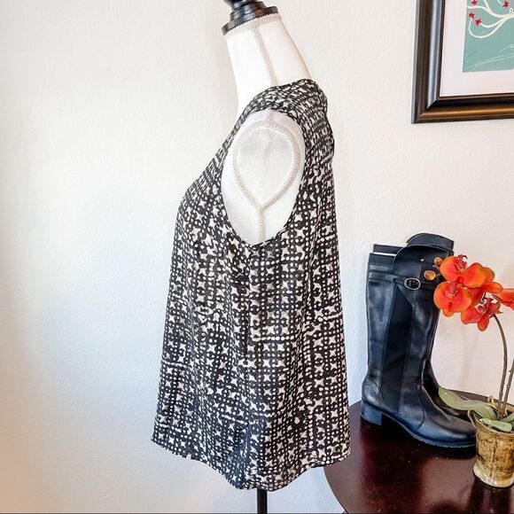 🍋 Michael Kors • Sleeveless Black & White Pattern Top - Picture 6 of 9
